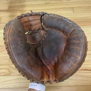 WILSON A2000 SERIES CATCHERS MITT GLOVE MADE IN USA. A2403. USA. PRO BACK